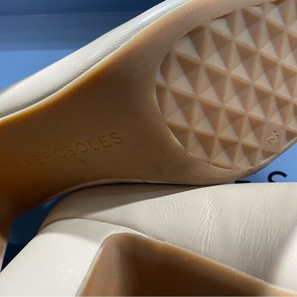 AEROSOLES Tan Heels - Picture 5 of 6